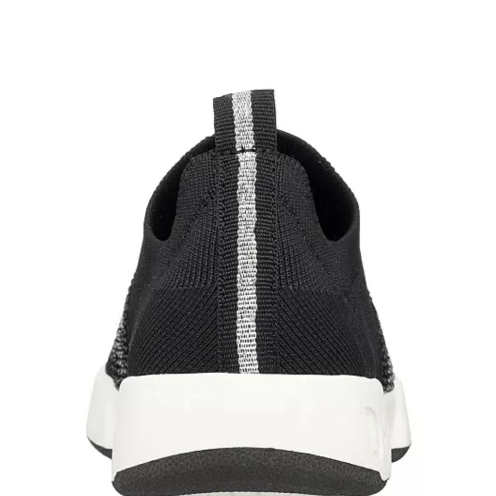 DKNY Little Girls Maddie Diamond Sneakers In Black ,Size 12 little girlW…